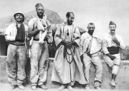 Father de Foucauld with the wounded of Al Moungar.